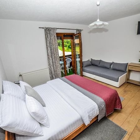 Sixteen Lakes Guest House 2 Йезерце Екстериор снимка