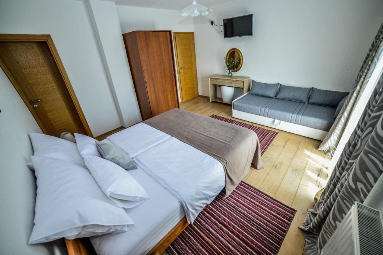 Sixteen Lakes Guest House 2 Йезерце Екстериор снимка